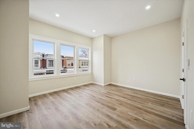 Building Photo - 547 S Yewdall St