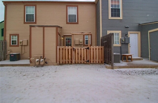 Building Photo - Charming Two-story, 1 bed, 1 Bath Townhome...