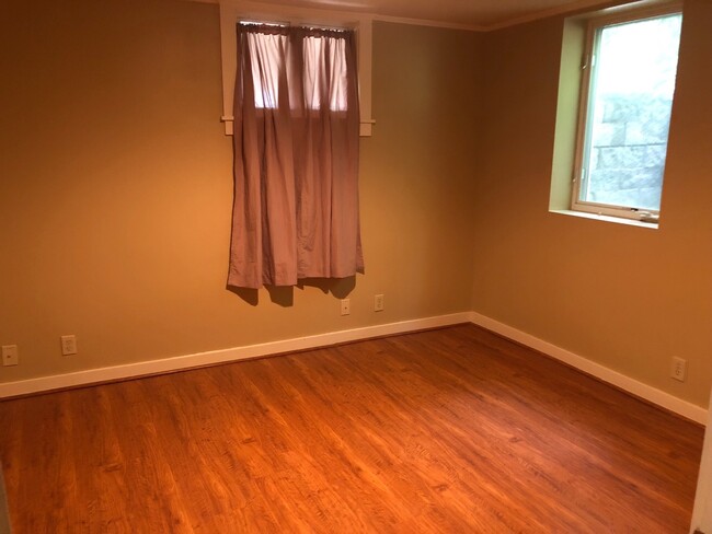 Building Photo - Great North Asheville Location! 1 Bedroom,...