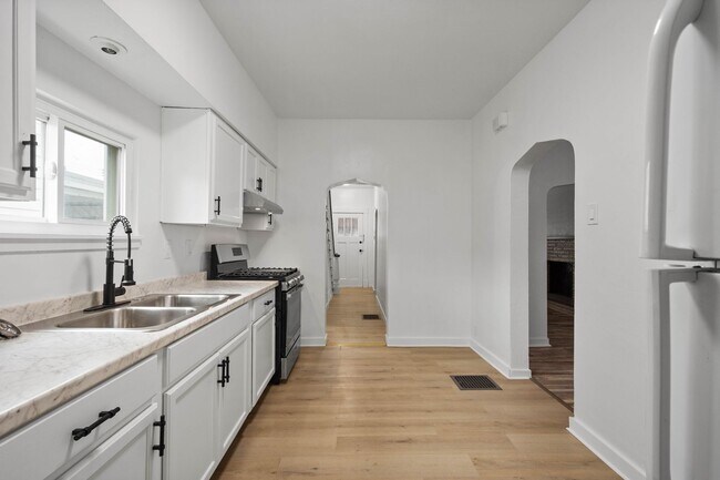 Building Photo - Stunning 3 bedroom home in Pittsburgh avai...