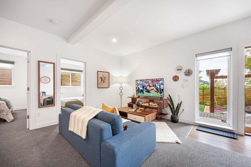 Building Photo - 3826 Meridian Ave N