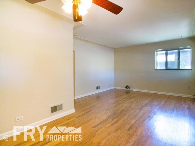 Building Photo - Raised Ranch with Second Kitchen in Prime ...