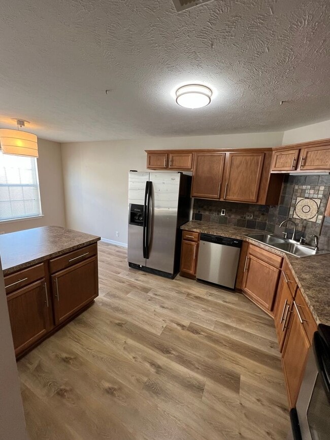 Building Photo - Beautifully Renovated Townhouse in the Blackman Area!