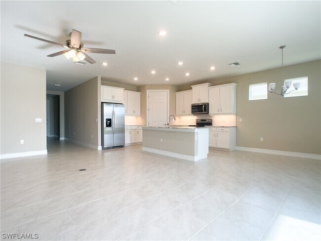 Building Photo - 715 Heather Lk Ave