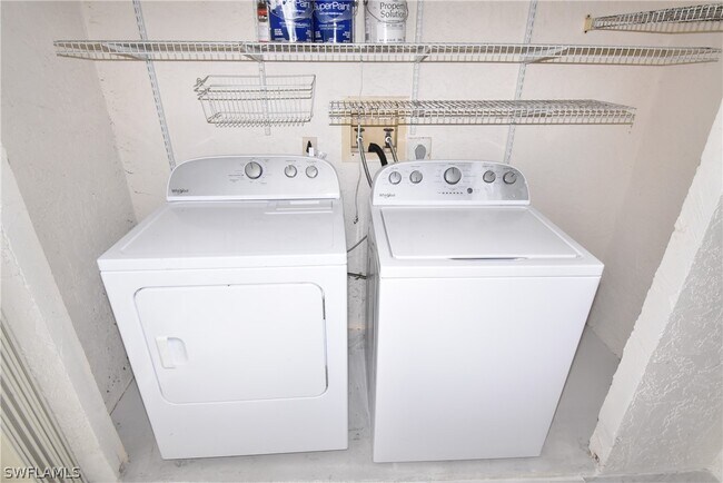 Building Photo - 5667 Rattlesnake Hammock Rd