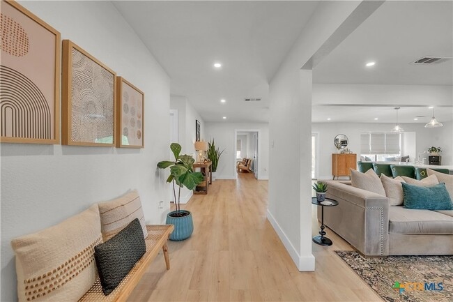 Building Photo - 513 Santa Clara Rd