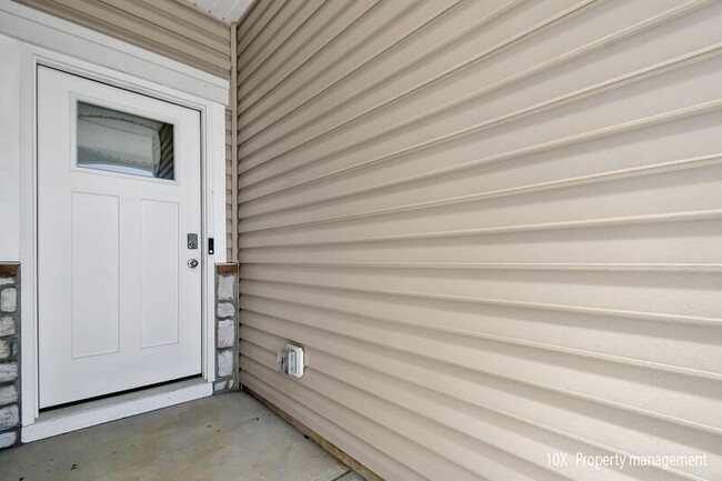 Building Photo - 5851 Ryman Dr