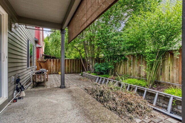 Building Photo - 4BR/2.5BA Home with Main-Level Bedroom/Office — Central A/C & Fenced Yard | Orenco Gardens, Hills...