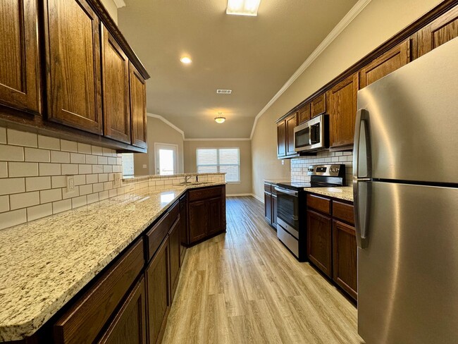 Building Photo - Duplex on Hilltop Drive | Midway ISD