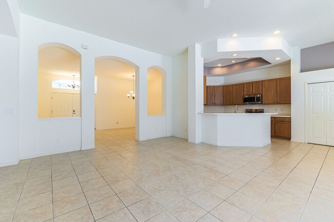 Building Photo - 4 Bed / 3 Bath Unfurnished Family Home wit...