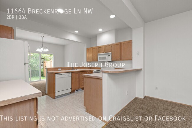 Building Photo - Centrally located 2 bed/2.5 bath in Silver...