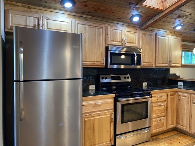Building Photo - Updated Old Town 3 Bed 2 Bath Home w/ fenced yard and 1 car garage