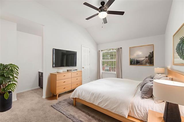 Building Photo - 9862 Red Cedar Dr