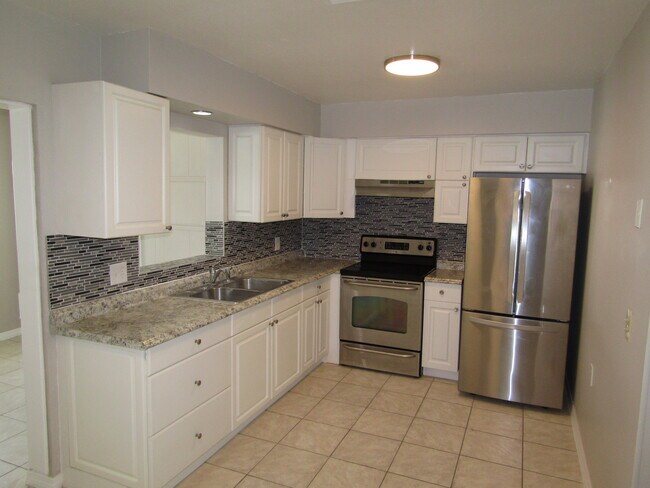 Building Photo - 417 Granada Blvd