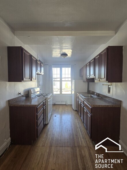 Building Photo - 909 Elmwood Ave