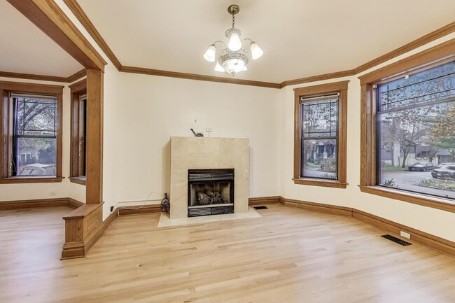 Building Photo - 3901 N Hamilton Ave