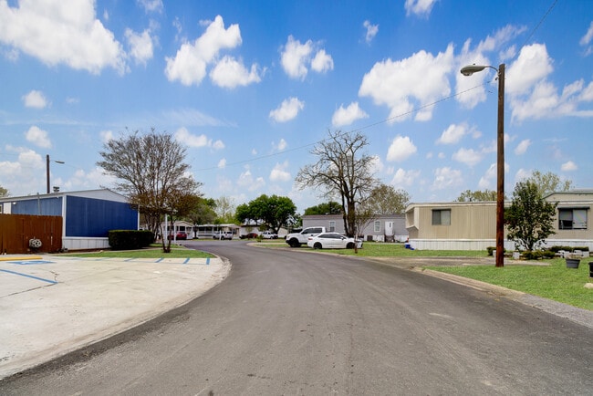 Building Photo - 750 Silent Valley Rd