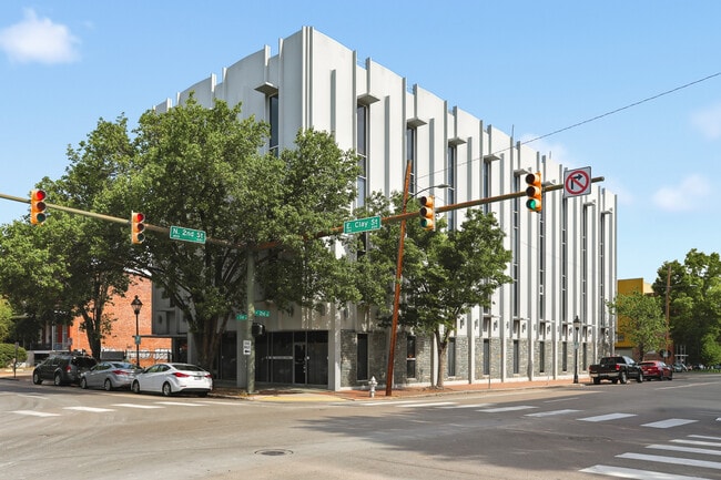 Building Photo - 112 E Clay St