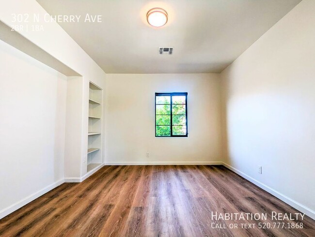 Building Photo - Gorgeous 2 bed/1 bath University Newly Ren...