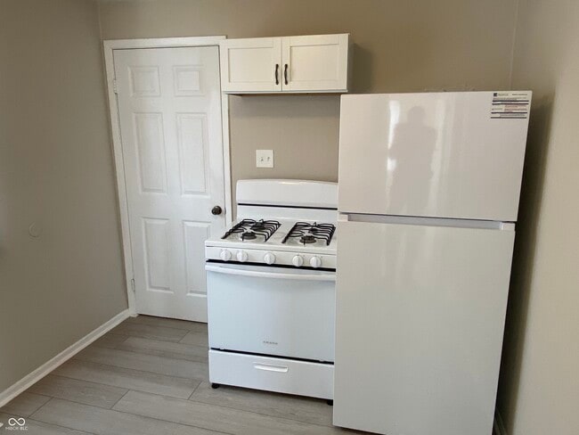 Building Photo - 706 W 23rd St