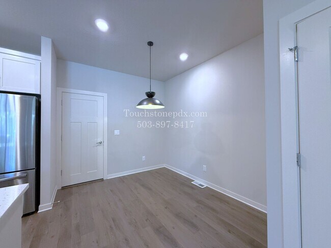 Building Photo - RECEIVE $500 OFF! READY NOW! CALL TODAY! Modern Hillsboro Townhome with AC, Electric Fireplace, a...