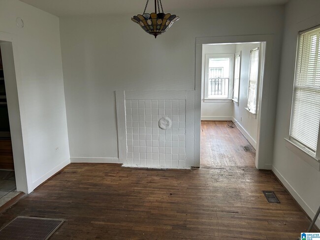 Building Photo - 1529 1st Ave W