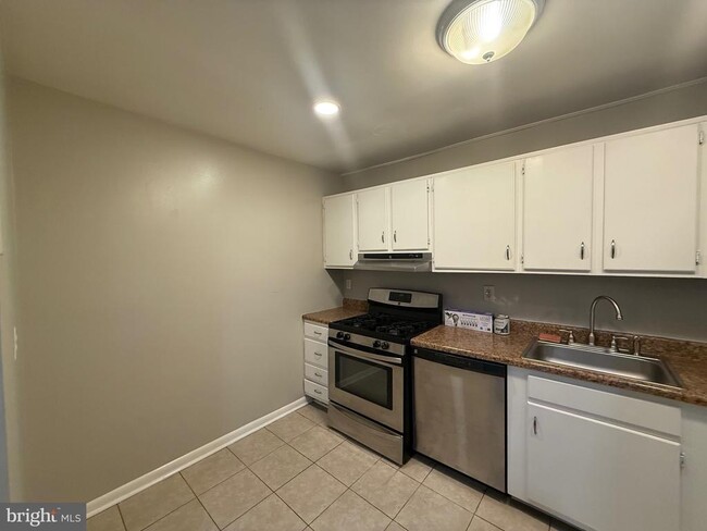 Building Photo - 9200 Bridle Path Ln