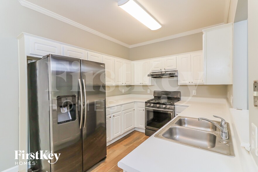 Building Photo - 2630 Argo Dr SE