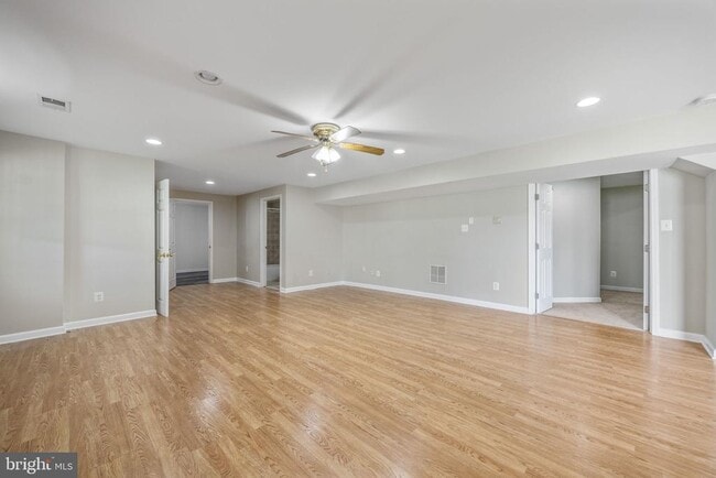 Building Photo - 20 Pinehurst Ln