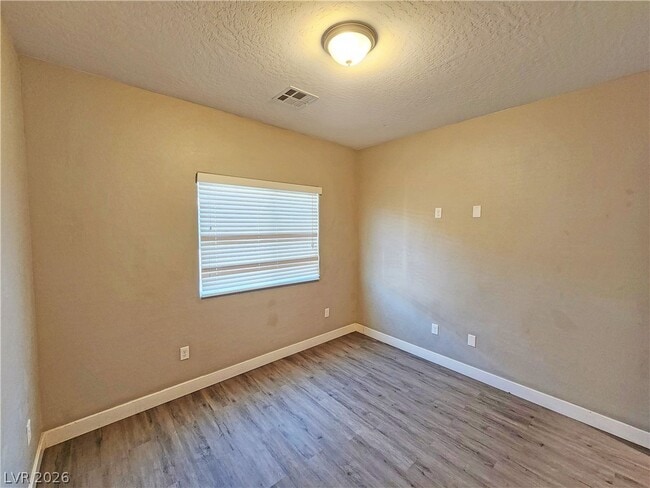 Building Photo - 1121 Sixshooter Ave