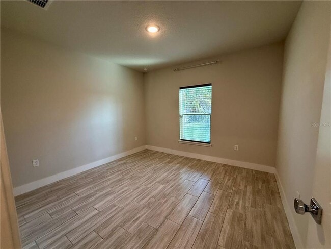 Building Photo - 49 Pilgrim Dr