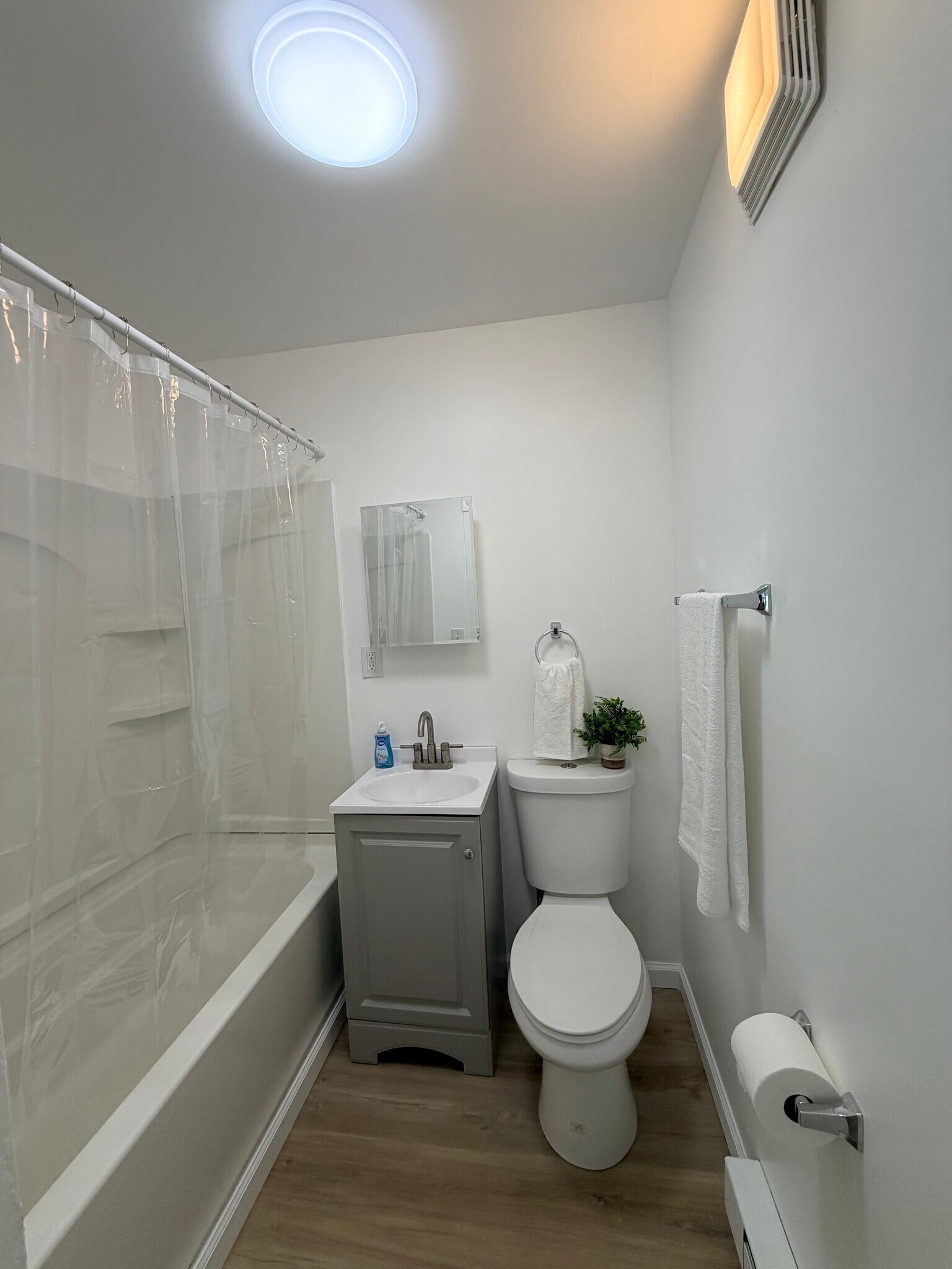 Building Photo - 37 Maud St
