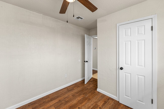 Building Photo - 4699 NW Ozmun Ave