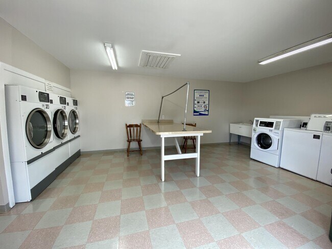 Building Photo - 8221 12th Way N