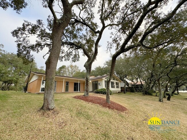 Building Photo - Waterfront Home in sought after Poquito Bayou, Shalimar!