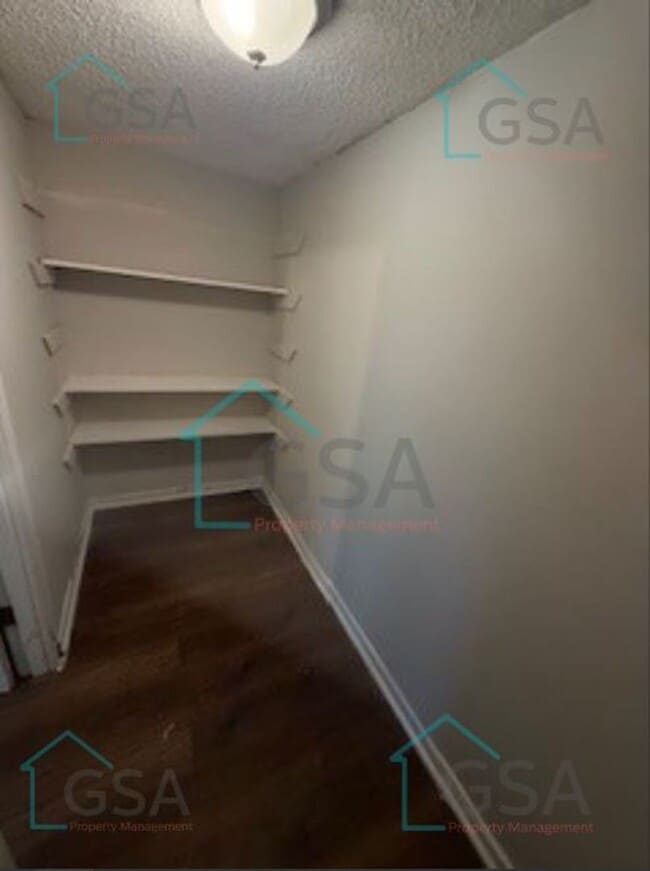 Building Photo - 3 Bedroom 1.5 Bath!!!