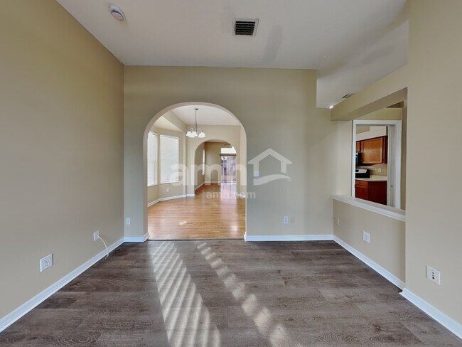 Building Photo - 2462 St Johns Ln