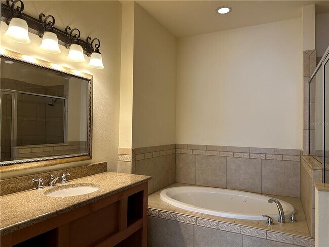 Building Photo - 2562 Bella Vista Dr