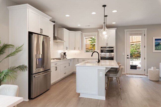 Building Photo - Newly Remodeled 4bed/2.5bath Home in Gig Harbor!