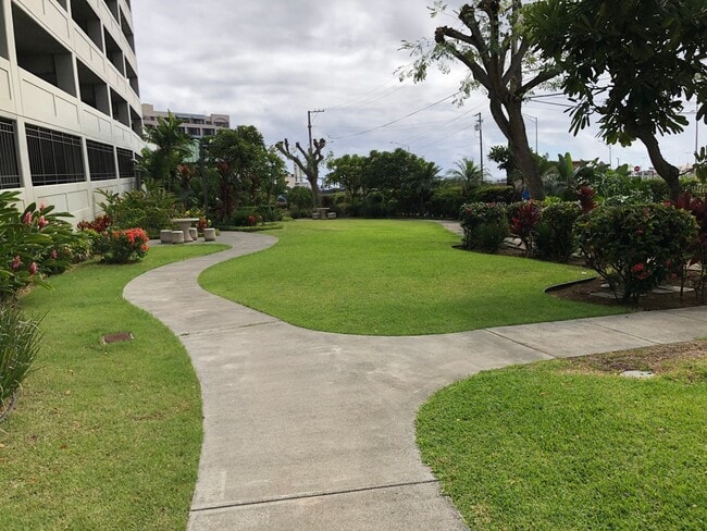 Building Photo - Breathtaking mountain view, 1 bdrm, 1 bath...