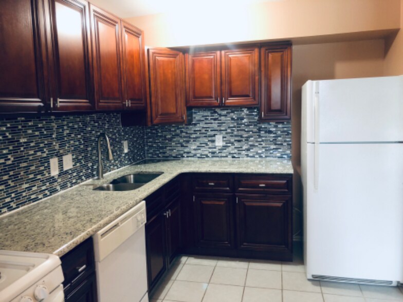 Building Photo - 2916 State Hill Rd