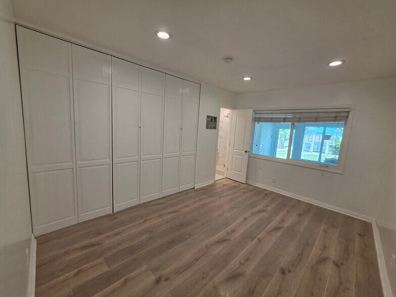 Building Photo - 9805 La Tuna Canyon Rd