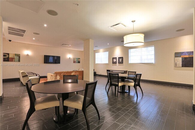 Building Photo - 3901 S Ocean Dr