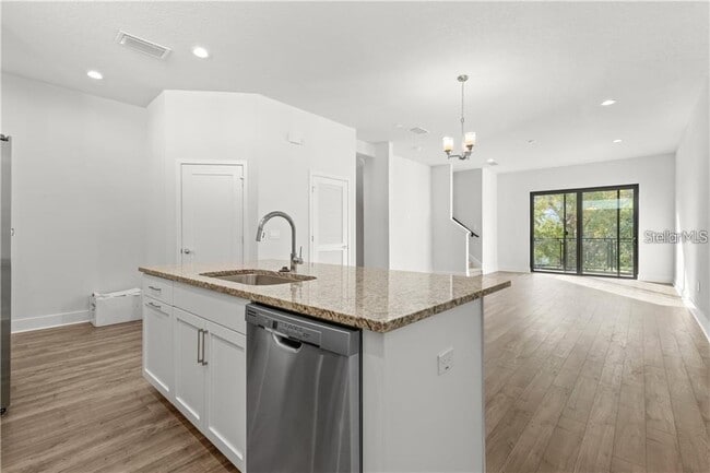 Building Photo - 4810 W McElroy Ave