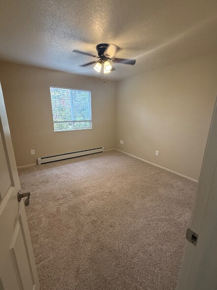 Building Photo - 296 Narrow Leaf Dr