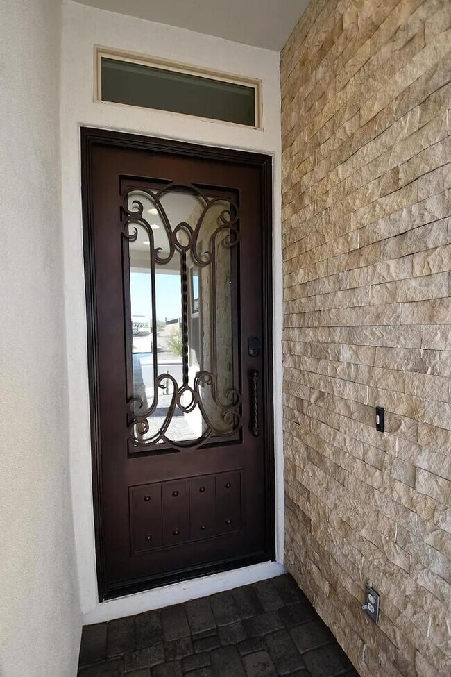 Building Photo - 820 E Ashurst Dr