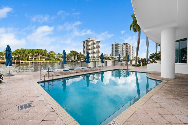 Building Photo - 715 Bayshore Dr