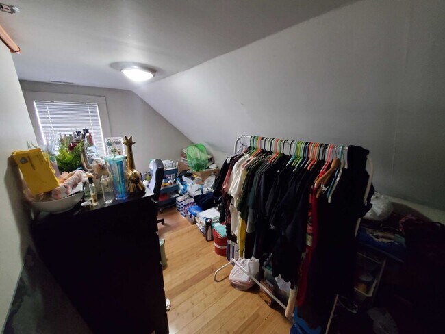 Building Photo - Large 5 bed in Allston