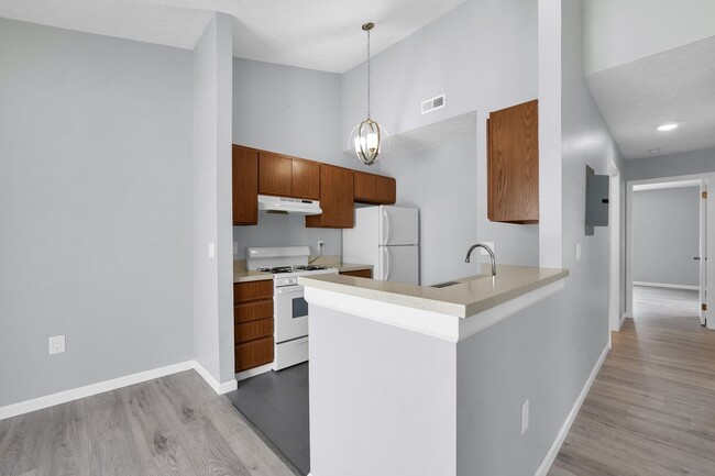 Building Photo - Stylish 2-Bedroom Condo with Vaulted Ceili...