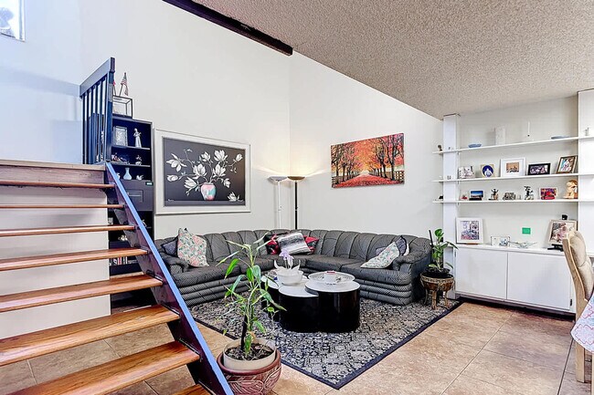 Building Photo - 693 NW 102 Pl